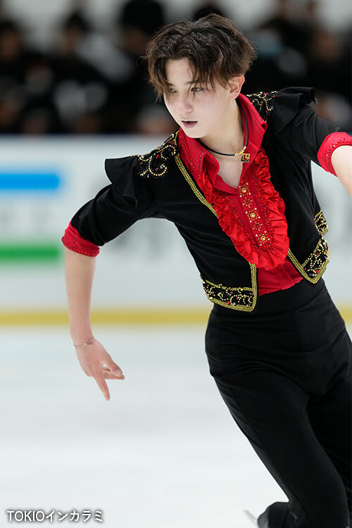 中田璃士選手の磁気ネックレス「コラントッテ（Colantotte）」を着用した肖像