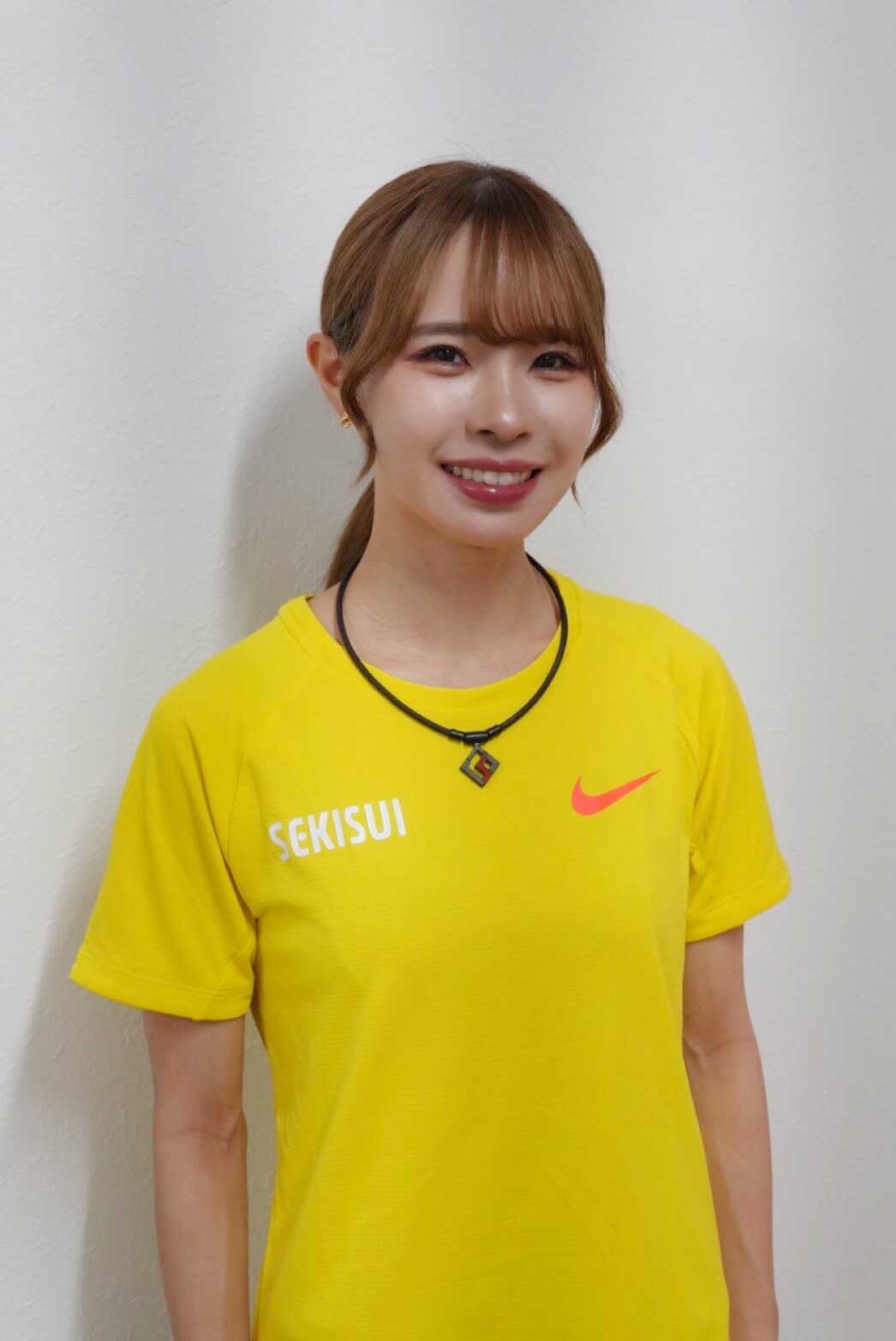 山本有真選手の磁気ネックレス「コラントッテ（Colantotte）」を着用した肖像