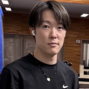 小林潤志郎選手の磁気ネックレス「コラントッテ（Colantotte）」を着用した肖像