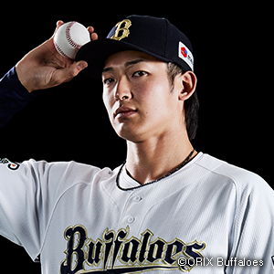 山﨑颯一郎選手の磁気ネックレス「コラントッテ（Colantotte）」を着用した肖像