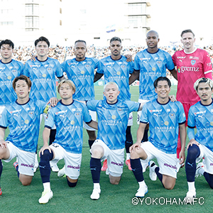 横浜FCの磁気ネックレス「コラントッテ（Colantotte）」を着用した肖像