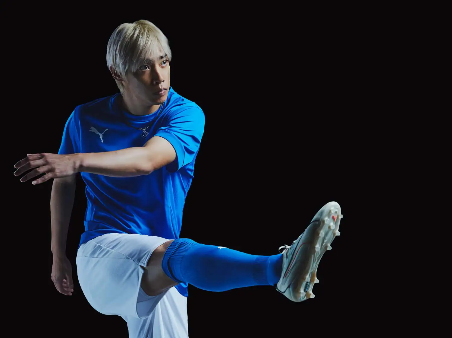 コラントッテ TAO ネックレス AURAを着用する伊東純也選手