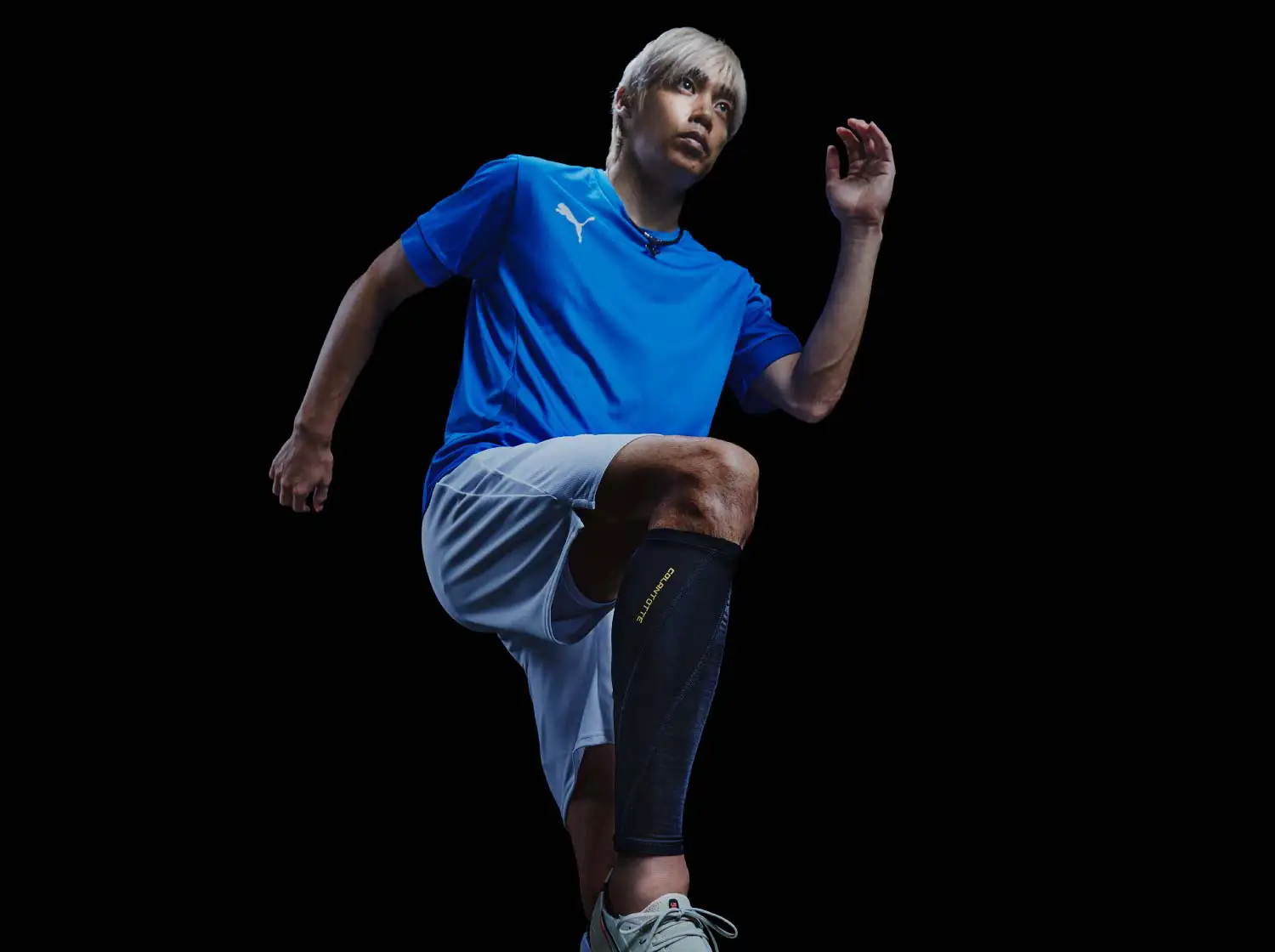 コラントッテ SPORTS カーフサポートを着用する伊東純也選手