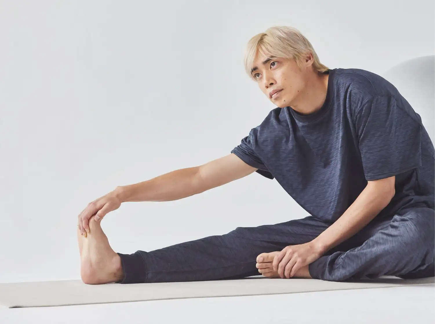コラントッテ RESNO MAGNEリカバリーウェアPLUSを着用する伊東純也選手