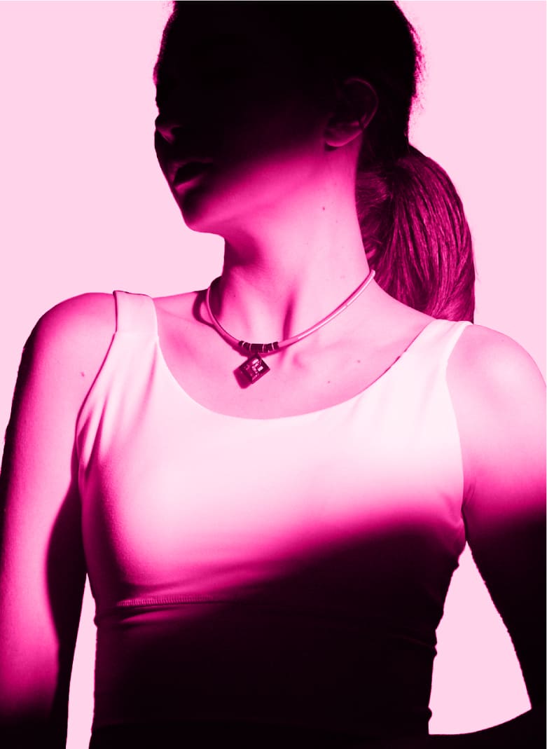 マグチタン ネックレス エスジー160リミテッド2026 ローズピンク 着用イメージ