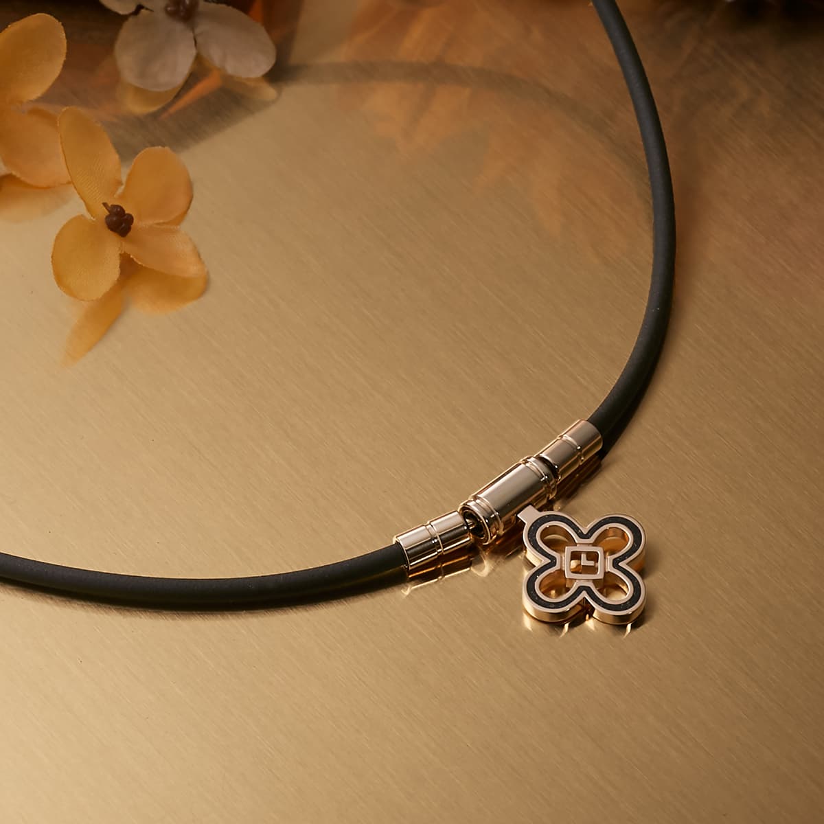 磁気ネックレス「コラントッテ TAO ネックレス スリム FLEUR(フルール)/Colantotte」